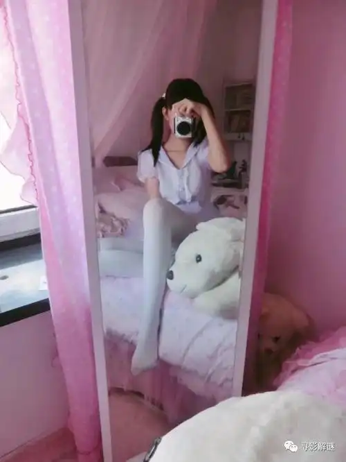 睡衣少女双马尾coser条纹丝袜