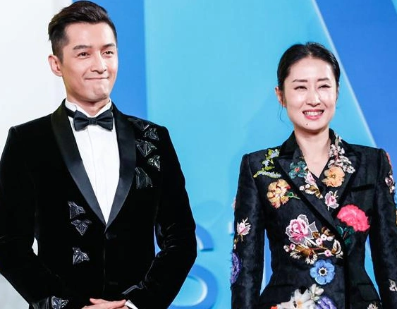 44岁"家珍"刘敏涛,与富豪丈夫难熬七年之痒,如今与女儿为伴