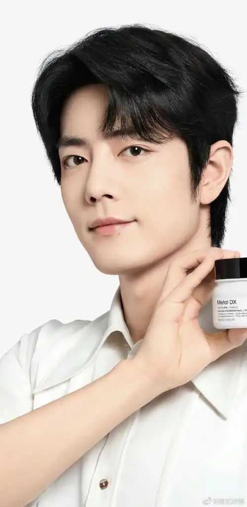 肖战换新发型了