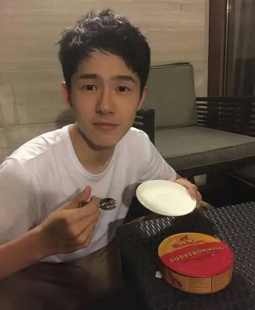 刘昊然生活照怎么可以这么迷人