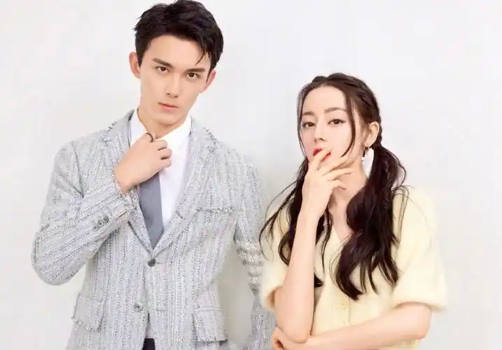 迪丽热巴吴磊合拍海报无论是戏里还是戏外两人cp感十足呀