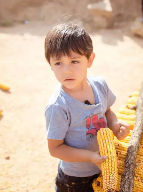 刘烨儿子越长越帅,9岁近照意外撞脸小李子,五官立体混血味十足!