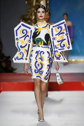 抱歉我真的不懂时尚!盘点今年几个时装周超有创意的秀服!