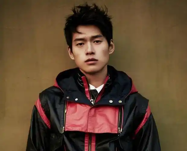 半年爆红两次,这"泼天的富贵",魏大勋稳稳"接住"了