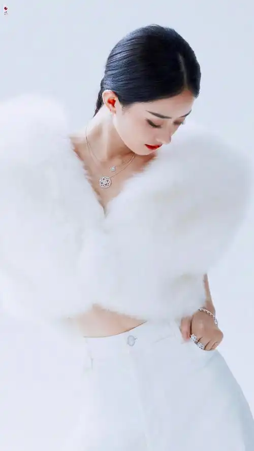 赵丽颖超话zly#赵丽颖elle开年刊封面#【elle杂志×修图15p】7815