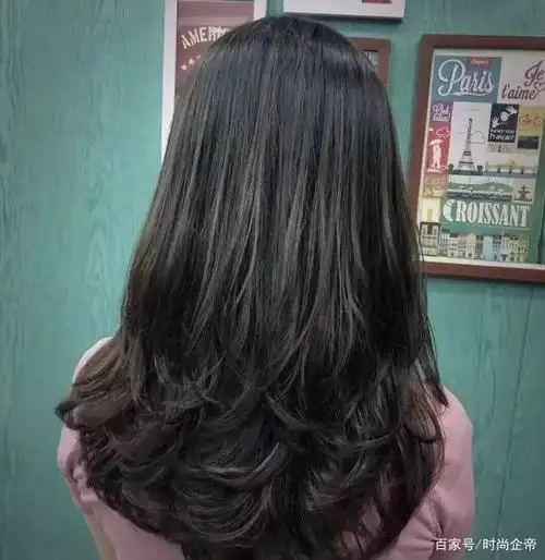 长发发尾烫 长发烫发尾的可发挥空间的最多的.