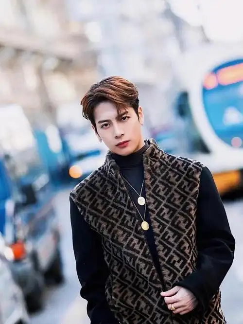 王嘉尔同款发型