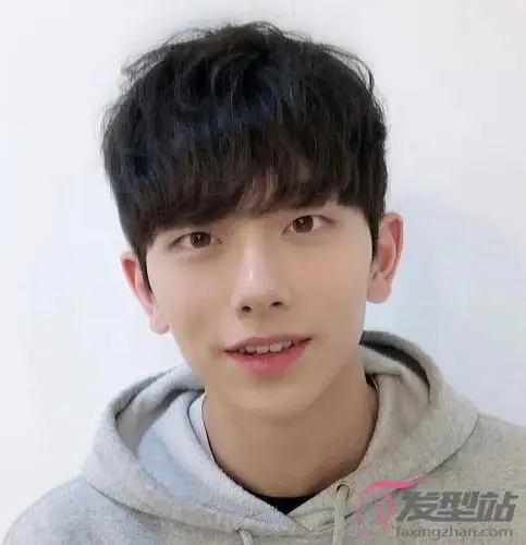 17岁男学生帅气发型校园男神必备发型推荐