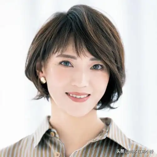最新流行短发发型图片女中年(适合小脸中年妇女短发发型)-天晟网