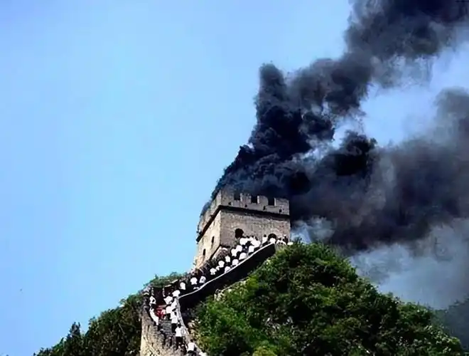 三是在长城以内向王朝首都联系的烽火台;二是在长城以外向远处伸展的