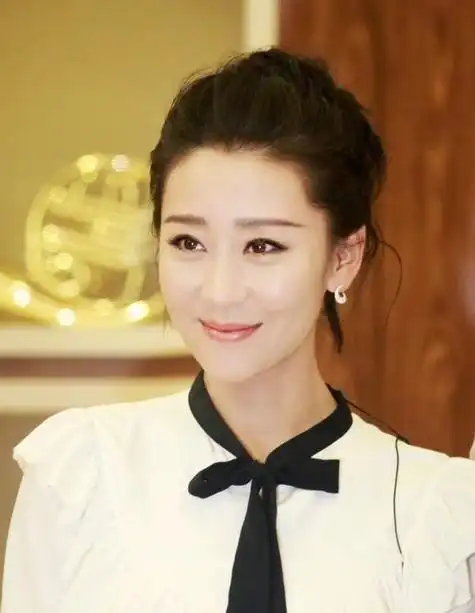 苗圃从飞行员到富豪夫人她的人生如何让谢娜都羡慕不已