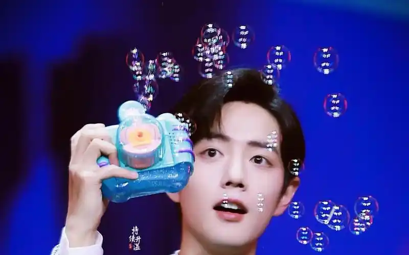 邻家学长肖战时尚休闲帅气写真,高清壁纸图片,大陆明星-回车桌面