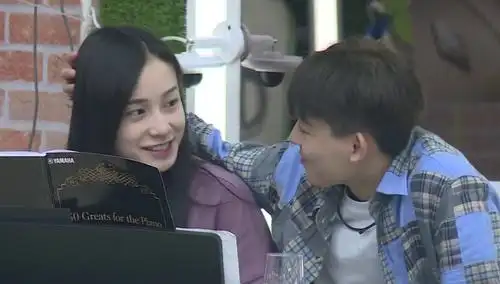 完美假期 第二季: 周晨晞搂肩姜梓新恩爱十足 - 高清视频在线观看