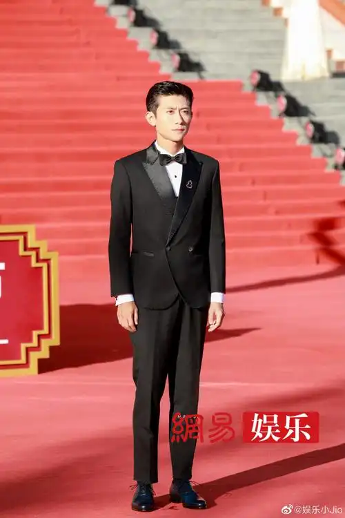 张一山北影节西装造型##剧综汇精彩