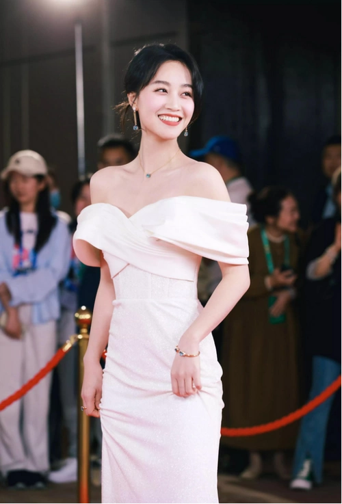 事实证明永不服输的蓝盈莹如今走出了属于自己的道路