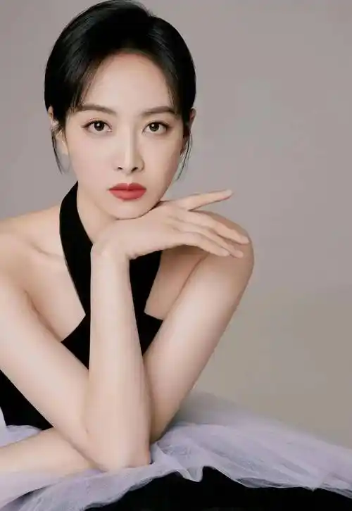 宋茜惊艳时尚写真_长裙_一身_身材