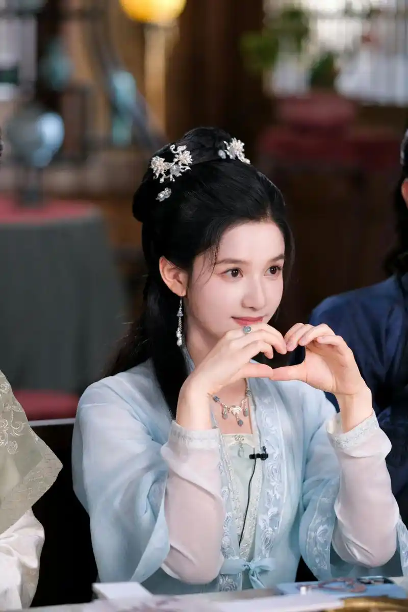 张婧仪的古装扮相蛮好的诶!期待了[ok啊]