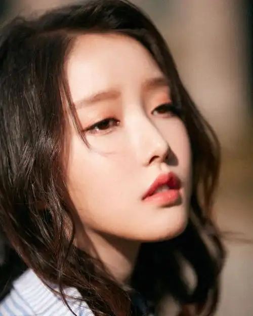 姜贞羽甜美写真