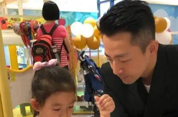 原创大s曝5岁女儿会化妆遭质疑嘉宾眼神说明一切女人更了解女人