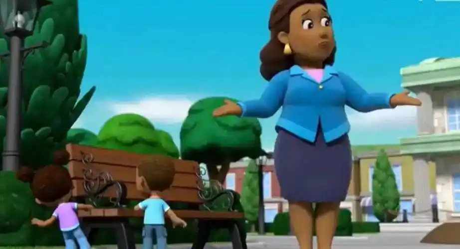 有网友评论说像汪汪队里整天抱着咕咕鸡的大婶谷微市长,我搜了一下