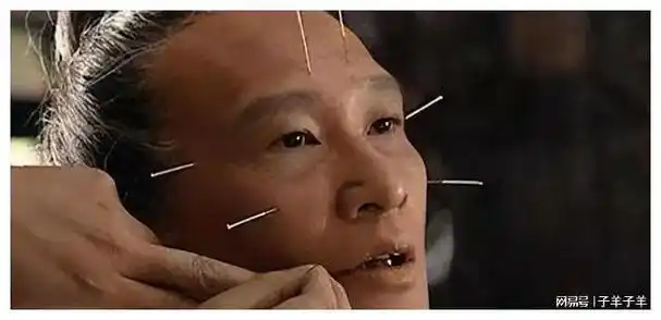 而在2015年备受好评的热门剧集《琅琊榜》中,王劲松塑造的言侯爷一角