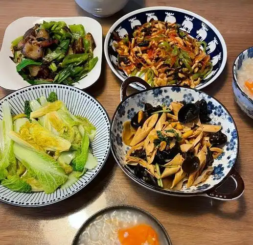 重庆女子远嫁上海,晒娘家与婆家晚餐对比,网友笑了:真实又搞笑|丰盛