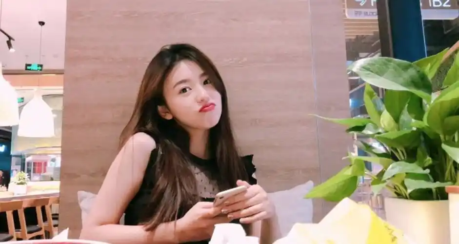 还记得因为削骨而割到大动脉的斗鱼女主播吗她现在变成这样了