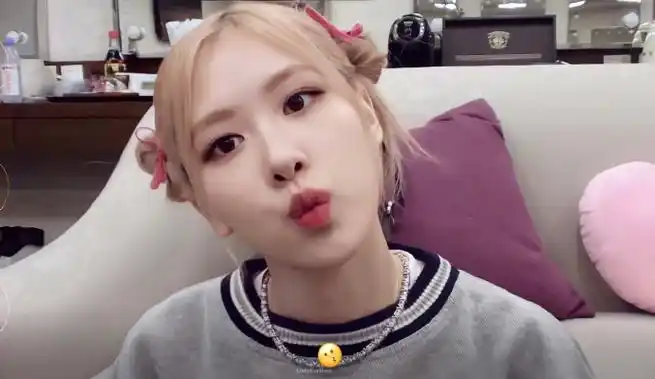 这位扎春丽头的小孩吃东西也太可爱了吧啊喂!#朴彩英