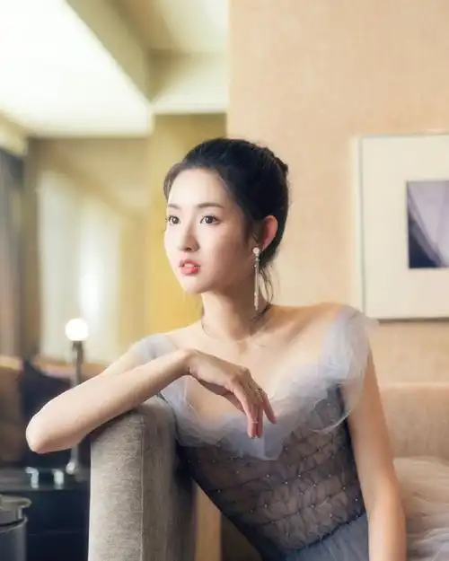 《少年派》邓小琪扮演者王玉雯,这组照片美到极致,女神级别