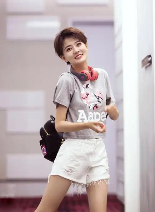 原创徐璐只因剪了波波头短发方脸秒变成瓜子脸这发型美呆了