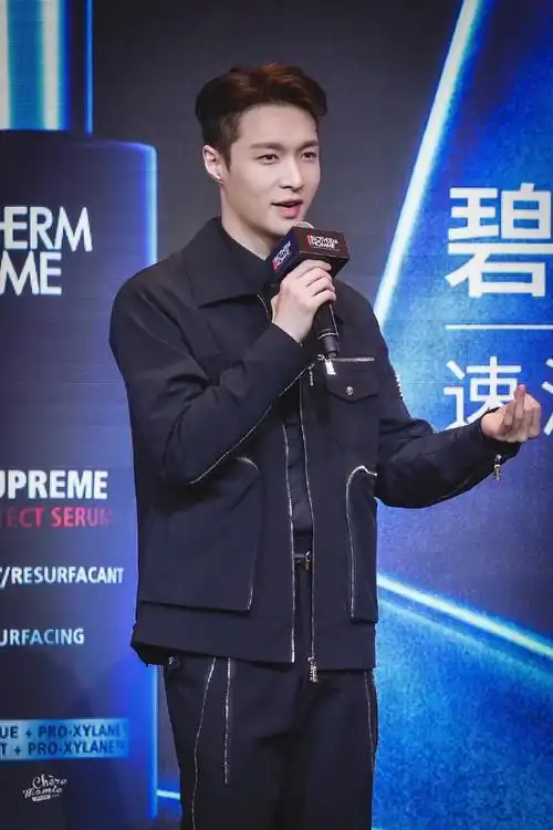 张艺兴[超话]##张艺兴代言碧欧泉男士