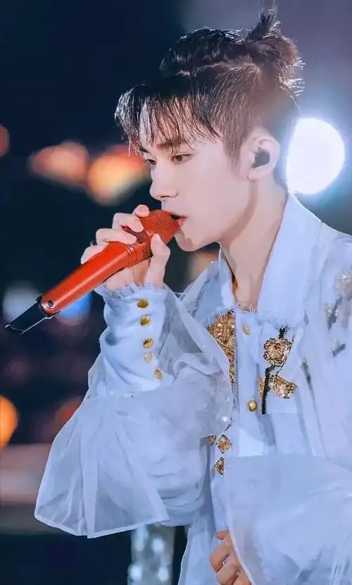 你为什么喜欢易烊千玺?你喜欢他什么?