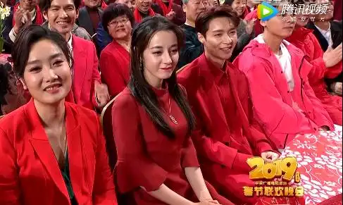 张艺兴迪丽热巴首次合作,粉丝们期待他俩同框很久了,拒绝组cp