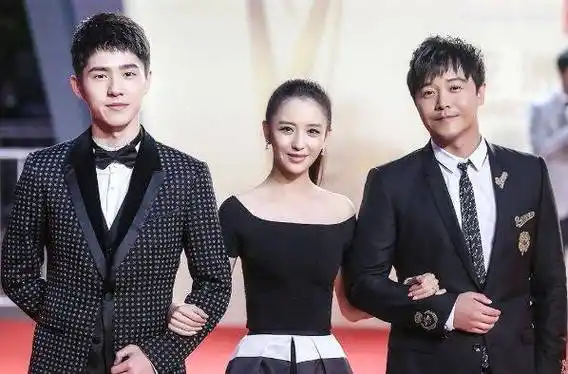 佟丽娅自称全班最丑看了合照才知道这是什么神仙班级