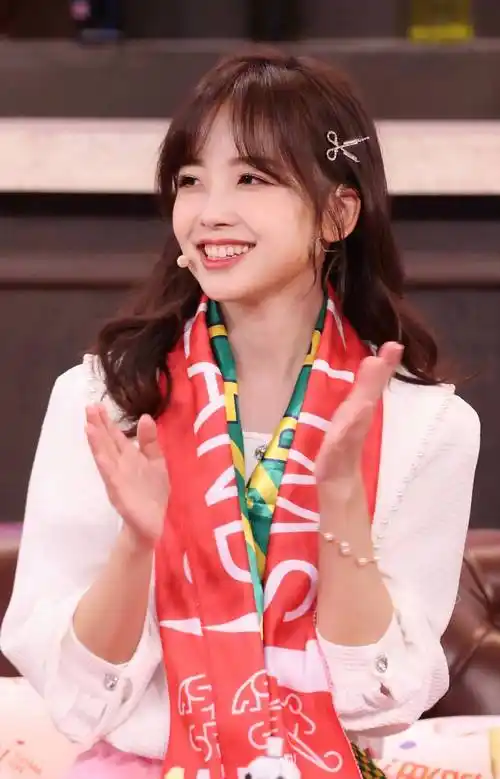 央视女记者王冰冰晒照告别2022年,工作忙碌也很开心,复出后人气更高?