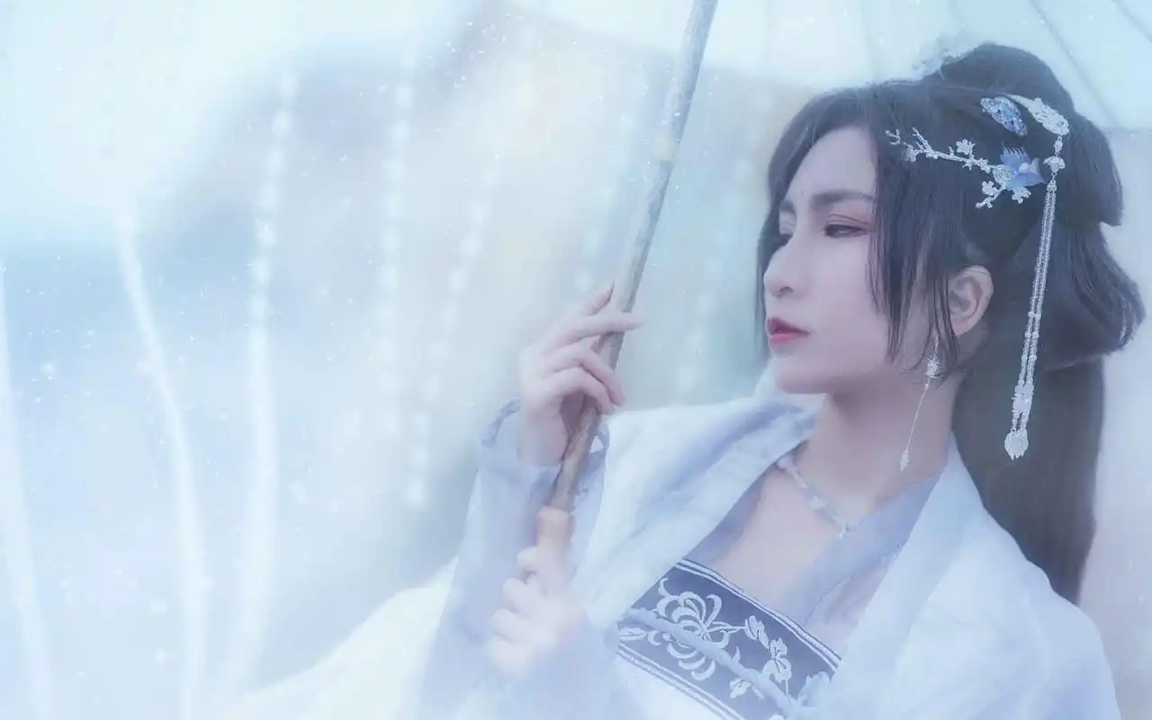 白衣古风美女雪中意境高清壁纸