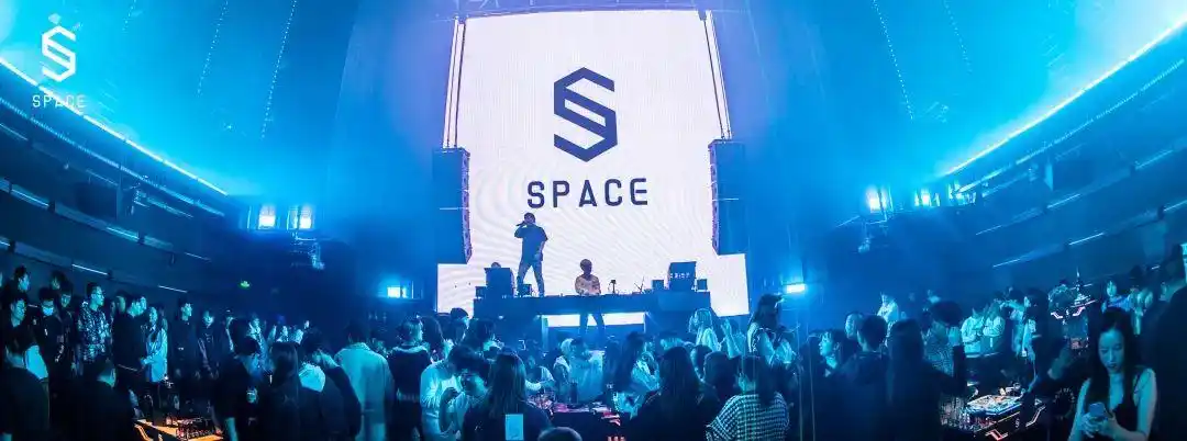 跨年这天我在space的卡座去厕所花了5分钟-淮安斯贝斯酒吧/space酒吧