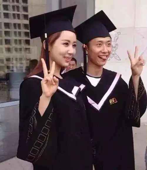 张一山和杨紫由于出演《家有后代》大火,实际上张一山却比杨紫大一点