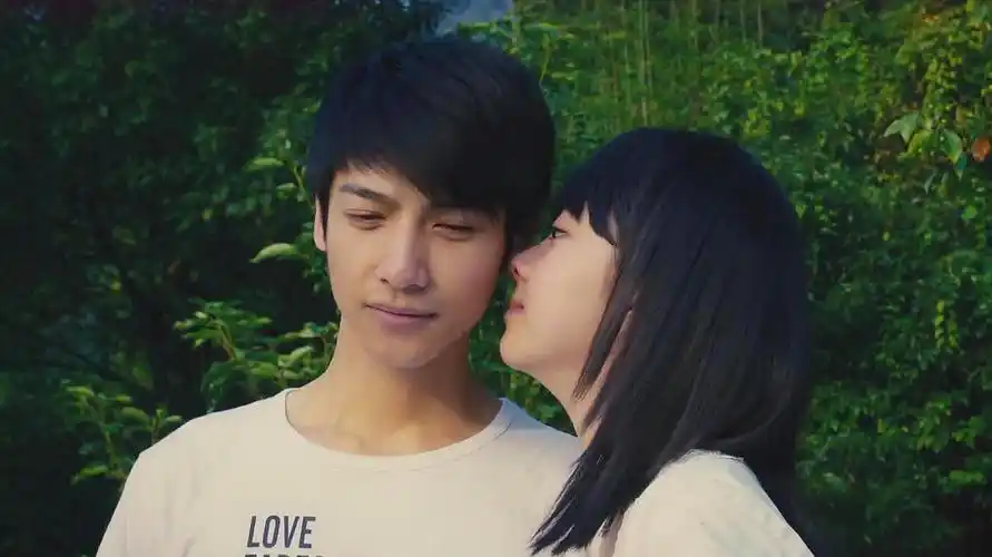 最美时候遇见你青涩少女为爱痴狂罗云熙谭松韵上演真实异地恋