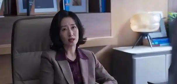 全程脸色惨白眉头紧皱48岁刘敏涛带来实力般教科书式演技