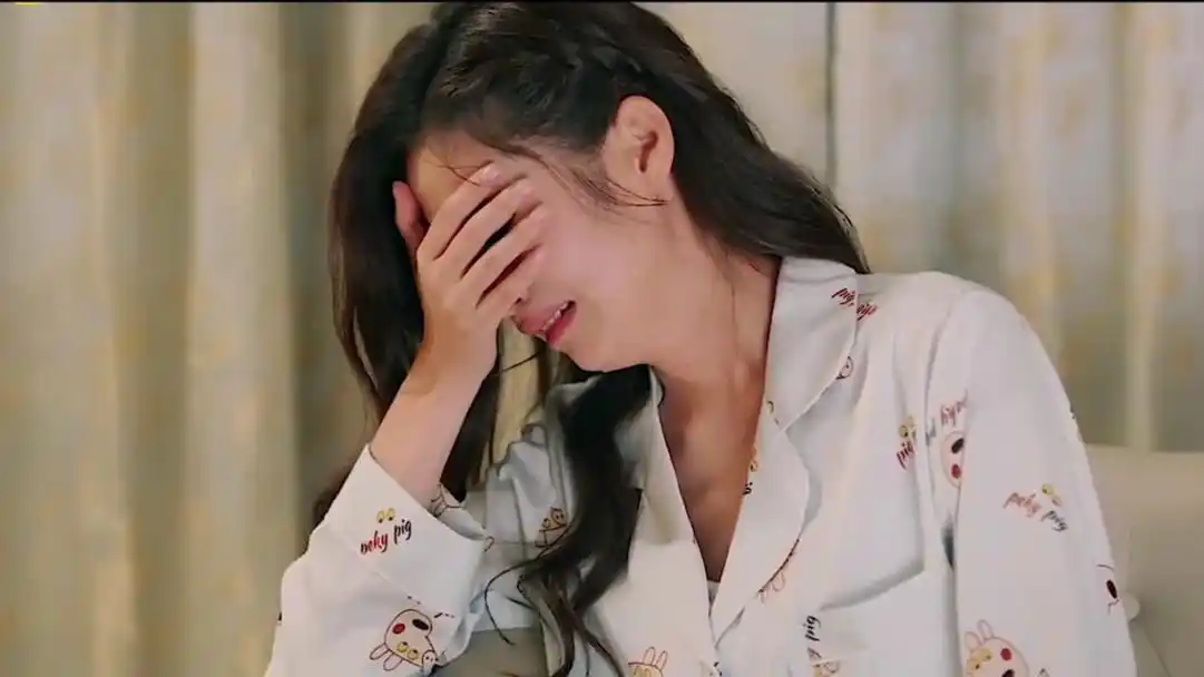 头发一扎就要黑化了,女人总是在深夜里崩溃,芸芸子大干事业的样子太飒