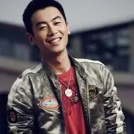 中国大陆男演员朱亚文头像图片