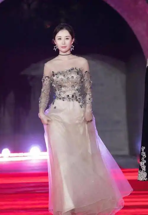 舒畅买年货穿得真高调,穿大红色羽绒服逛街,气质好惊艳_方式_身材