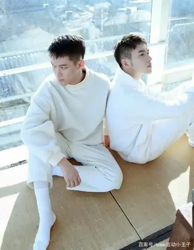 居家男男写真:两位男生拍写真也能如此唯美