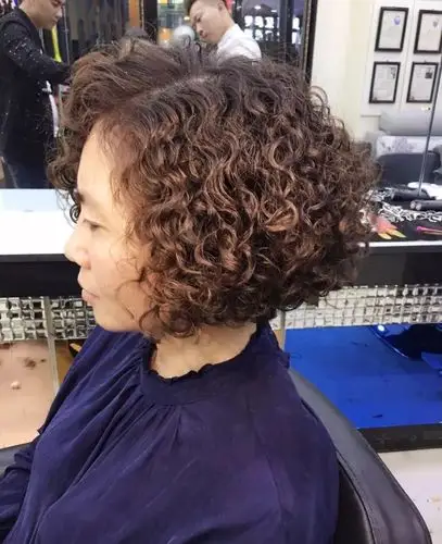 2018狗年最新流行的"泰迪卷发"发型图片!