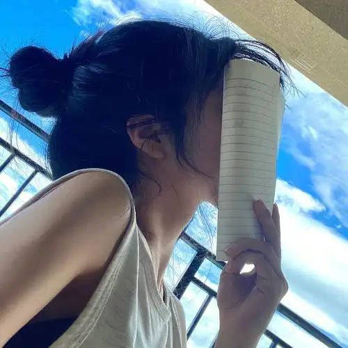 不露脸拍照随手扎丸子头yyds