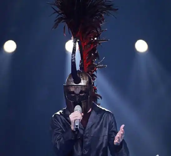 蒙面唱将2爱发呆的红骑士是谁 行事作风竟酷似朴树