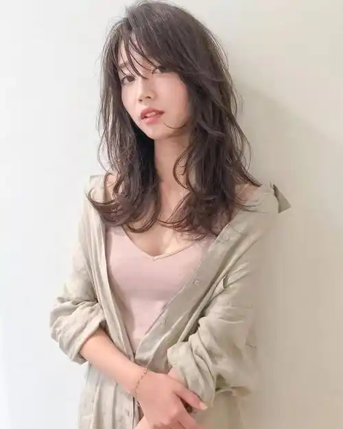 绝对会让人惊艳今天和仙女姐姐们分享了这几款发型,你会发现到了40岁