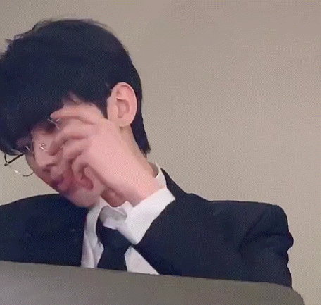 眼镜 扯领带,是书里走出来的霸道总裁吧你蔡徐坤?