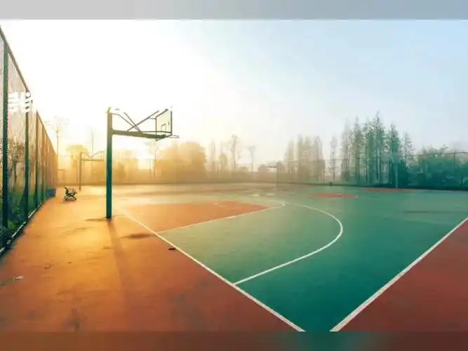 傍晚的篮球场